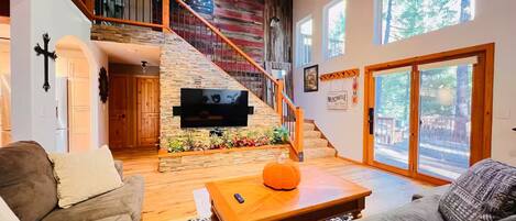 Smart TV, fireplace