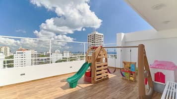 Comfort Condo, Multiple Beds, Private Bathroom, City View | Living area