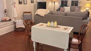 TV connectée, livres, écrans d'ordinateur