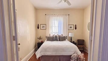 2 bedrooms, travel cot, free WiFi, bed sheets