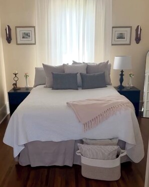 2 bedrooms, travel cot, free WiFi, bed sheets