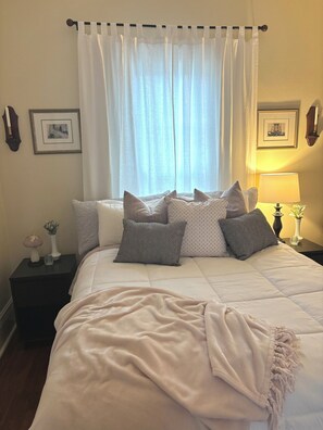 2 bedrooms, travel crib, free WiFi, bed sheets