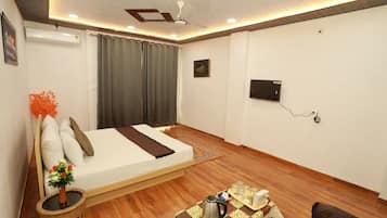 2 bedrooms, bed sheets
