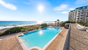 Lämmitetty uima-allas