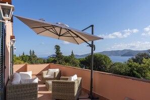 Terrace/patio - Luxury villa with pool (Marciana Marina)
