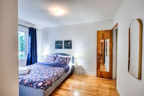 2 slaapkamers, een bureau, een strijkplank/strijkijzer, wifi