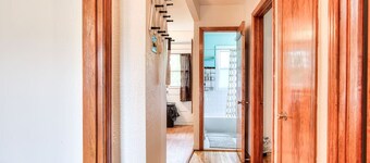 Montreal Traveler`s Home! Vintage & Value 2BR apt!