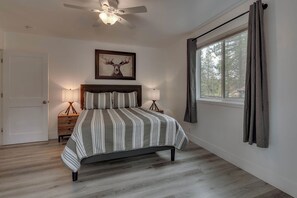 2 bedrooms, desk, travel cot, free WiFi