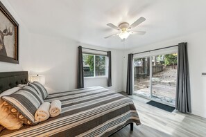 2 bedrooms, desk, travel cot, free WiFi