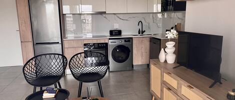 Microonde, forno, piano cottura, lavastoviglie