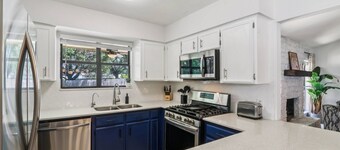 Relaxing Retreat w/ Heated Pool, Hot Tub, Cold Plunge, Game Room, Pac Man – Close to Kalahari Resort