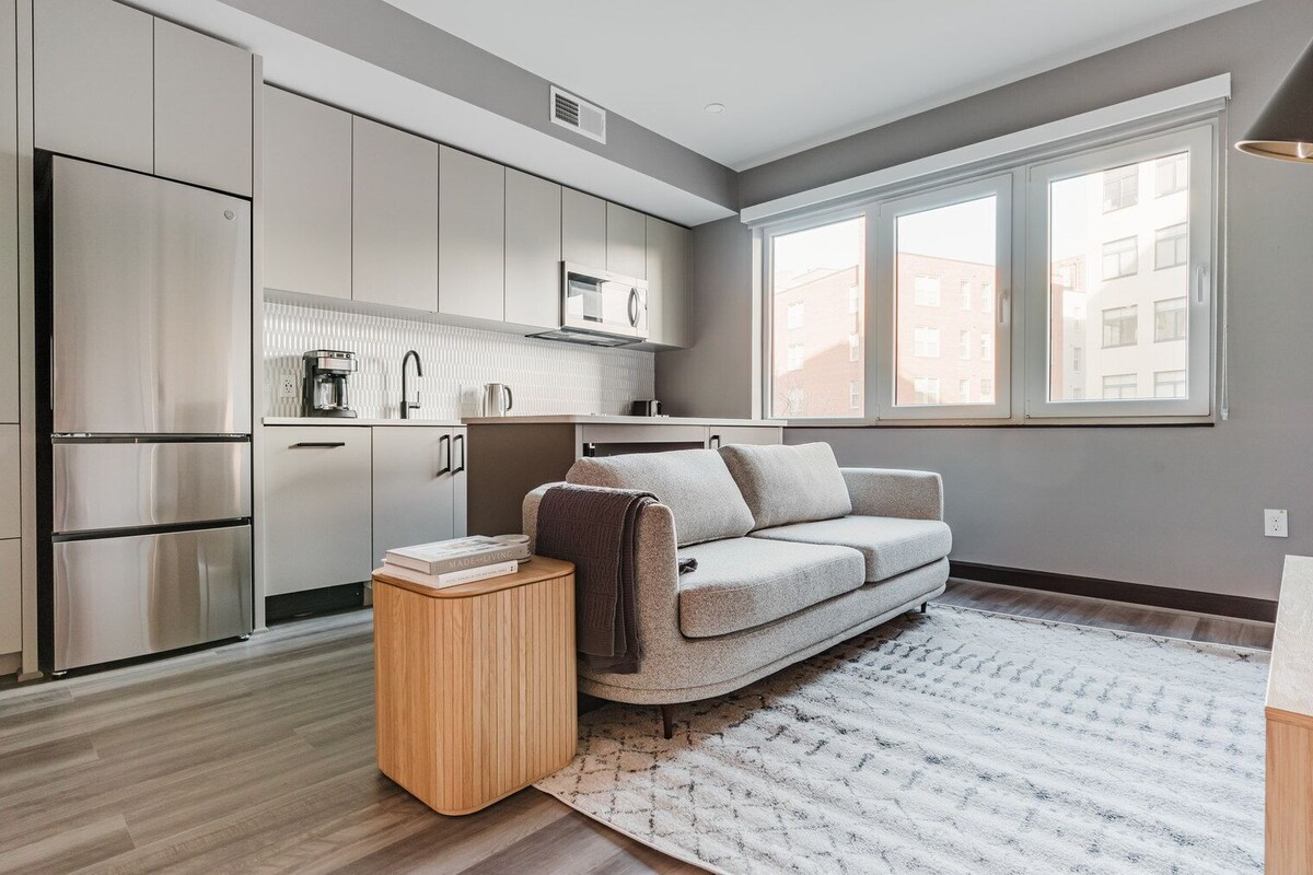 Blueground | Logan Circle, gym & w/d, nr metro