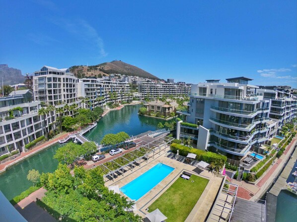 2 bedrooms, Internet - Canal View Two Bedroom Luxury Apartment - 510 (Cape Town)