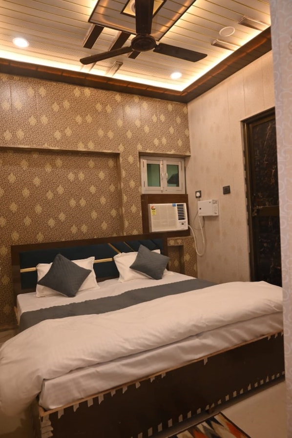 Habitación doble Deluxe, vista a la ciudad | Wifi gratis y ropa de cama 