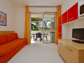 TV - Parco Hemingway by Interhome (Lignano Pineta)