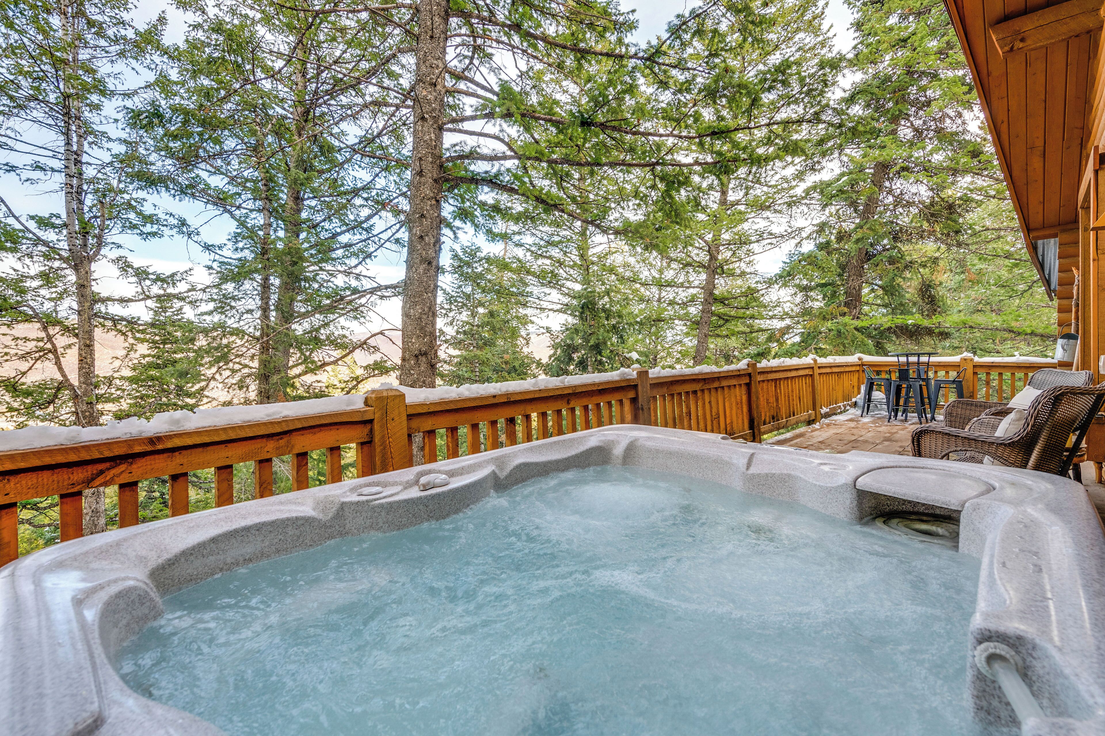 Deck | Hot Tub