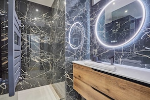 Apartment | Bathroom
