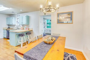 Dining - 3 Mi to Ocean: Home w/ Deck in Little River! (Little River)
