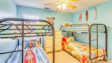 3 bedrooms, desk, iron/ironing board, internet