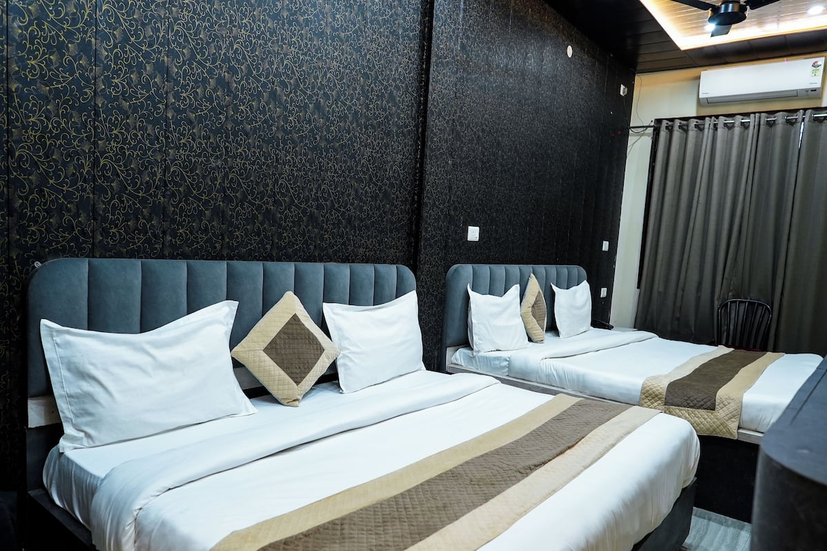 Family Room | Free WiFi