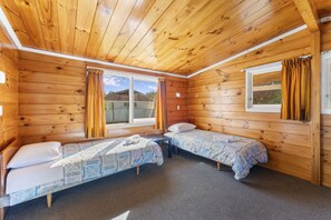 2 chambres, fer et planche à repasser, draps fournis