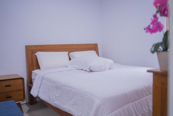 3 bedrooms, iron/ironing board, internet, wheelchair access