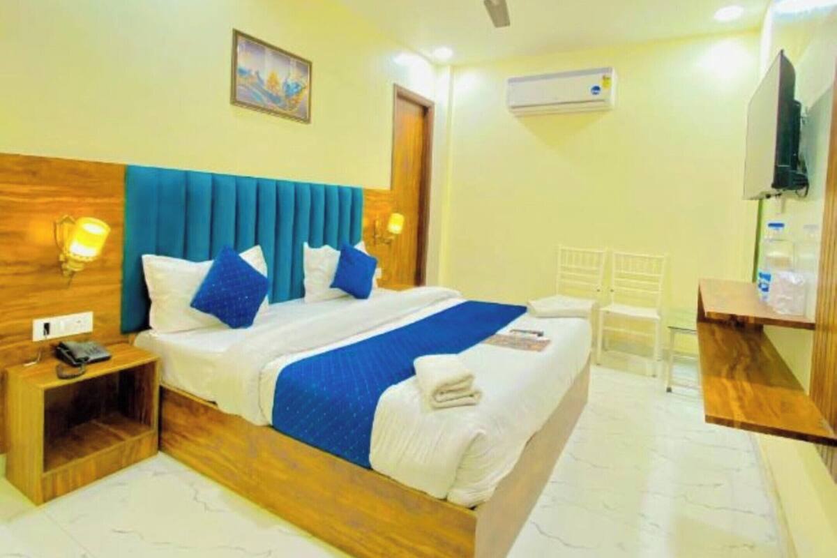 WiFi (free), bed sheets