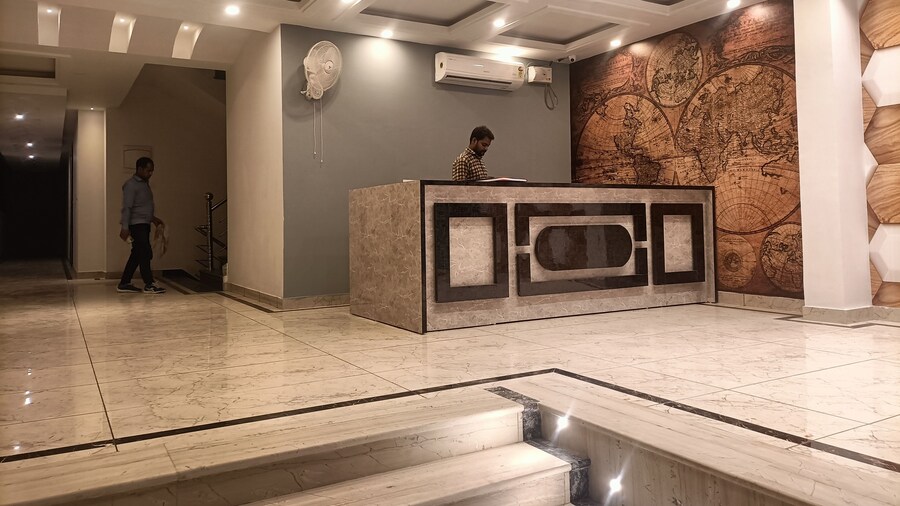 Hotel DSR Krone Delhi