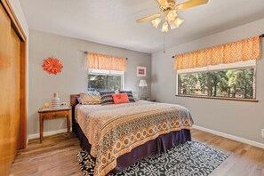 3 habitaciones, tabla de planchar con plancha y cuna de viaje 