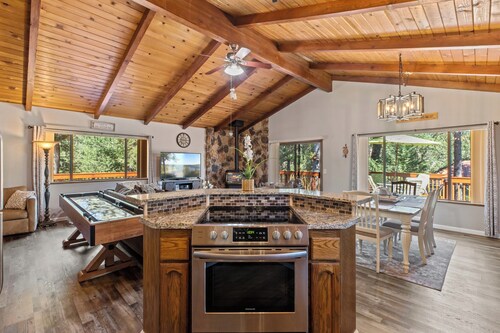 3-bedroom house in charming Groveland with WiFi, climate control, fitness room