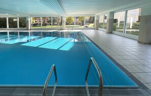 A heated pool - Brentschpark No. 73: Spacious and bright 3.5-room flat in the quiet Brentschpark neighbourhood (Scuol)