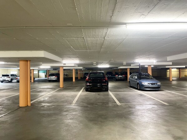 Property grounds - Brentschpark No. 73: Spacious and bright 3.5-room flat in the quiet Brentschpark neighbourhood (Scuol)