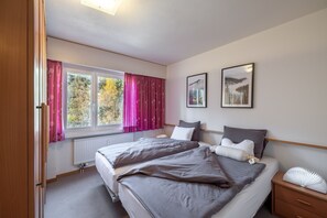 1 bedroom, free WiFi, bed sheets - Brentschpark No. 73: Spacious and bright 3.5-room flat in the quiet Brentschpark neighbourhood (Scuol)