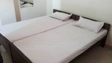 Deluxe Double Room, City View | Free WiFi, bed sheets