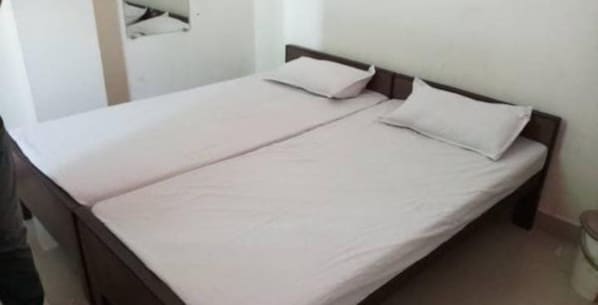Deluxe Double Room, City View | Free WiFi, bed sheets