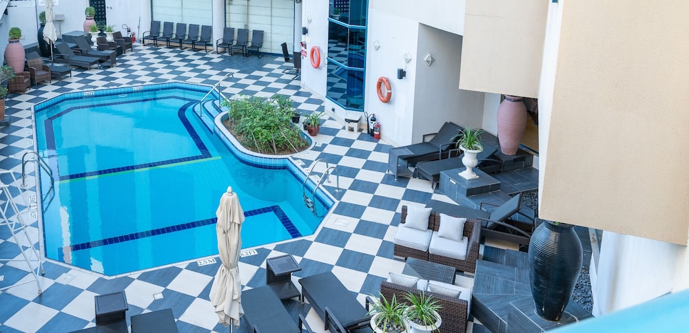 Majestic Cove Hotel photo 2