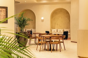 Restaurant - Majestic Cove Hotel (Dubai)