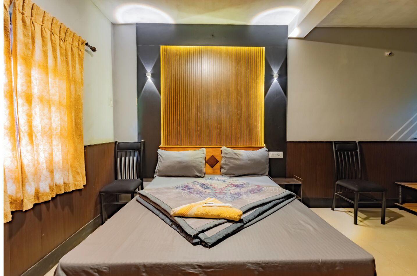 5 bedrooms, WiFi, bed sheets