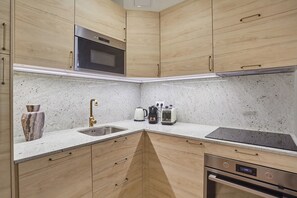 Leilighet | Eget kjøkken | Kjøleskap, mikrobølgeovn, ovn og oppvaskmaskin