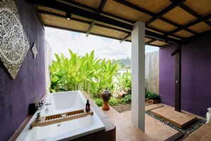 Deluxe Double Room | Bathroom