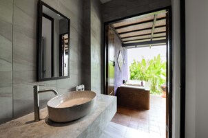 Deluxe tweepersoonskamer | Badkamer | Gratis toiletartikelen, een haardroger, handdoeken, zeep