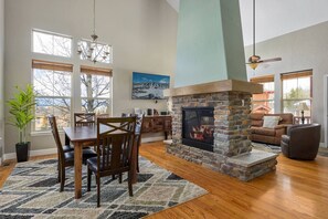 Interior - Ski-In Granby Getaway, Hot Tub, Open Layout w/ Plush and Cozy Setting, steps from Ski Granby Ranch (Granby)