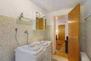 Dutxa, assecador de cabells i tovalloles 