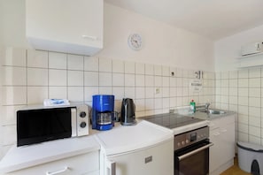 KylskÄp, mikrovÄgsugn, ugn och spishÀll