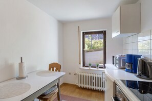 Fridge, microwave, oven, stovetop - Apartment 'Alwine Schulte' with Wi-Fi (Brilon)