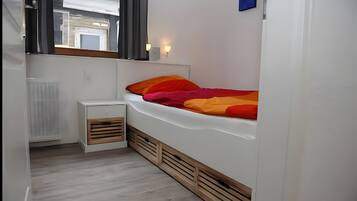 2 dormitoris, planxa i posts de planxar, wifi gratuïta i roba de llit