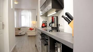 Fridge, oven, stovetop, dishwasher