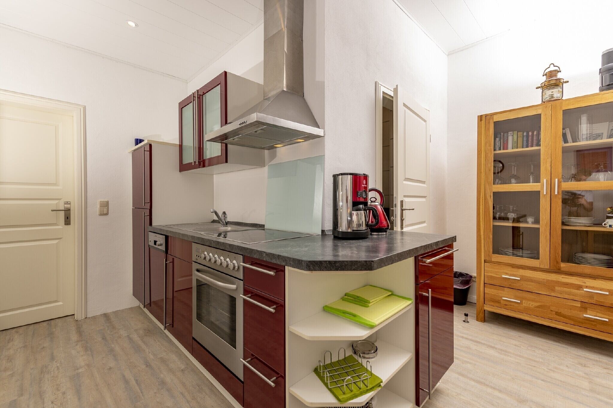 冷蔵庫、オーブン、コンロ、食器洗い機