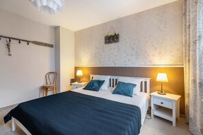 2 bedrooms, iron/ironing board, free WiFi, bed sheets