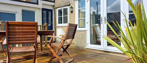 تناول الطعام بالخارج